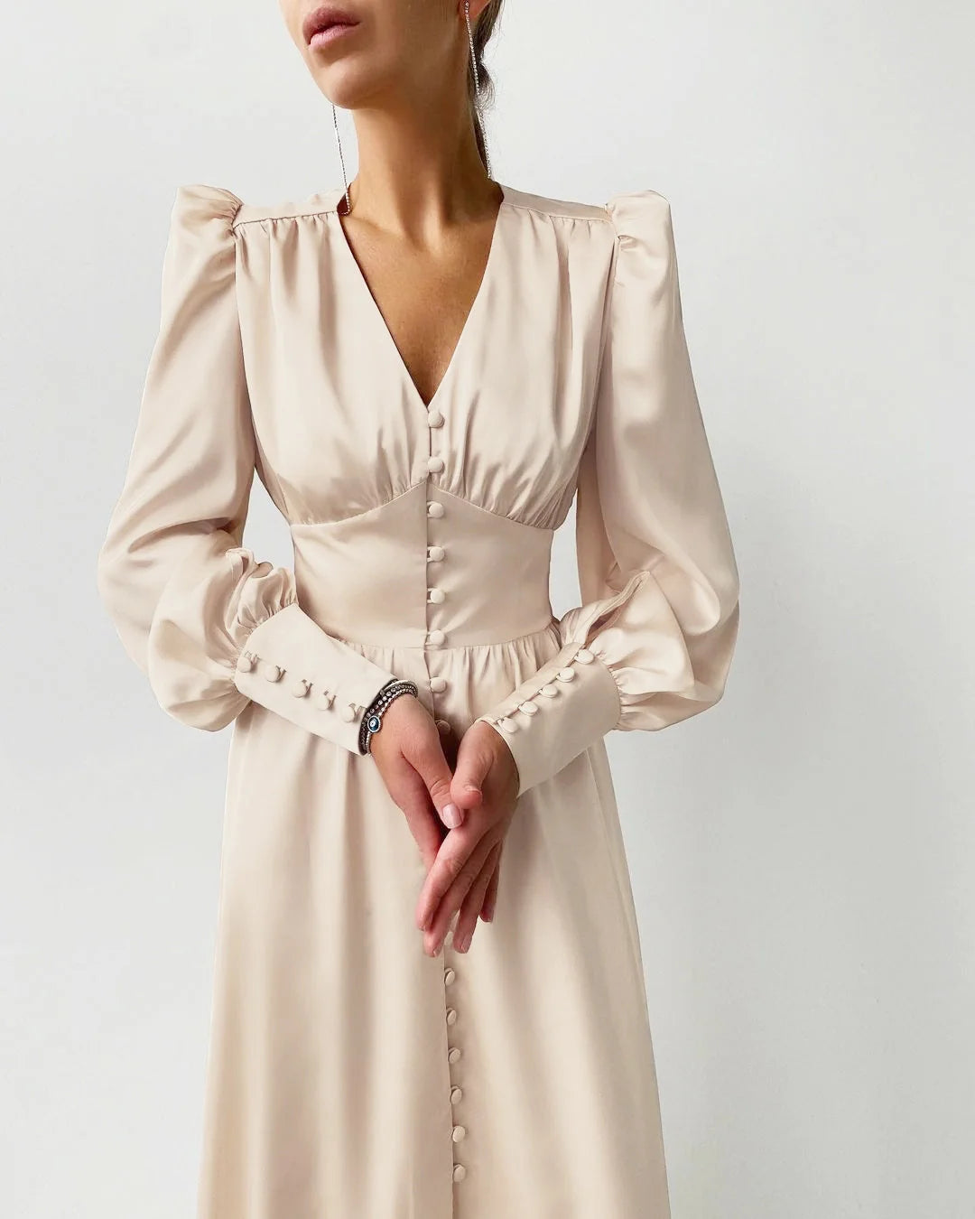 Arya | Damen-Midikleid mit V-Ausschnitt und Knöpfen 7
