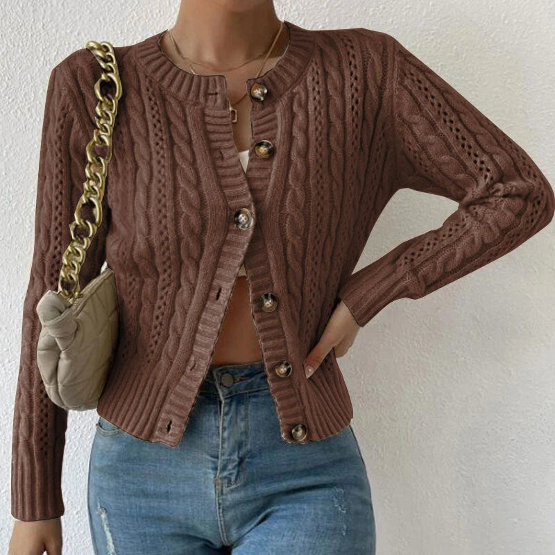 Elfriede | Damen Zopfmuster Strickjacke mit Knopfleiste 3