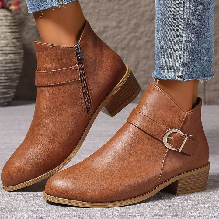Frieda | Damen Stiefeletten mit Blockabsatz Schnallendetail Seitenreißverschluss 8