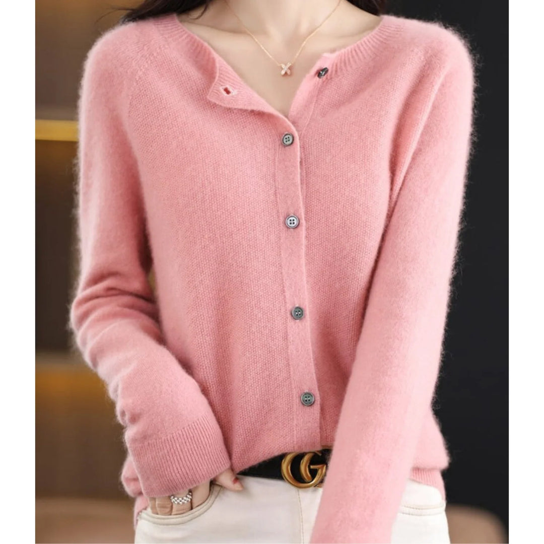 Katharina | Damen Strickjacke mit klassischer Knopfleiste 1