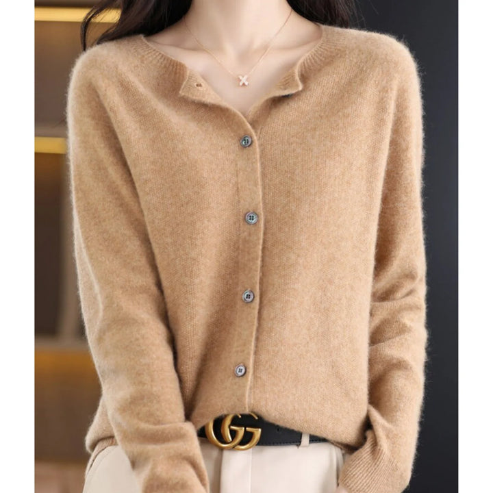Katharina | Damen Strickjacke mit klassischer Knopfleiste 10