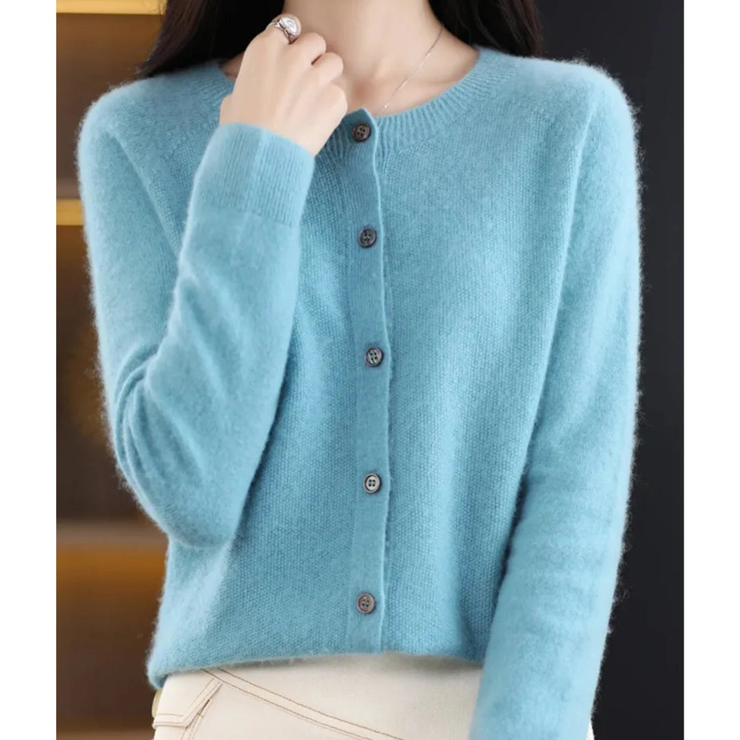 Katharina | Damen Strickjacke mit klassischer Knopfleiste 3