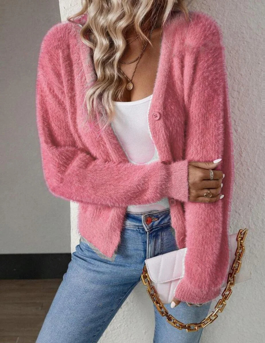Marie | Damen Flauschiger V-Ausschnitt Strickjacke Cardigan mit Knopfleiste 2