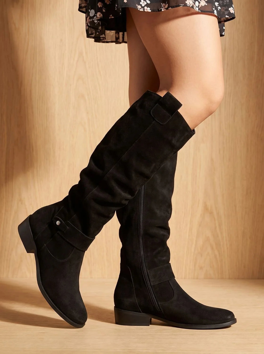 Marie | Damen Kniehohe Schlupfstiefel Spitze Zehenform Blockabsatz Ziehlasche 6