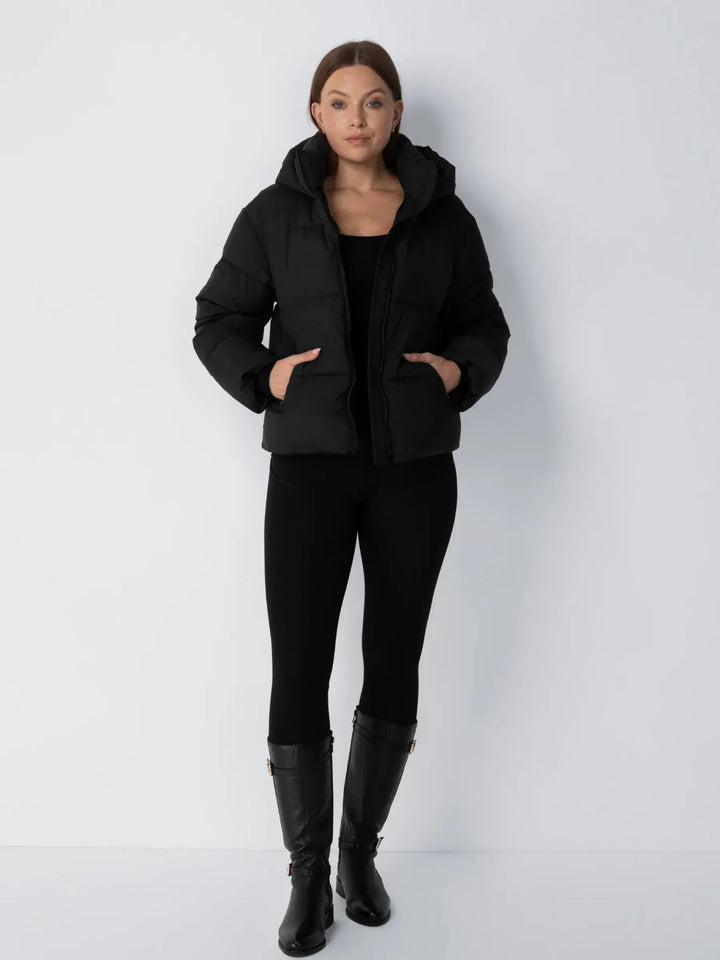 Nele | Damen Kurze Steppjacke mit Abnehmbarer Kapuze 2