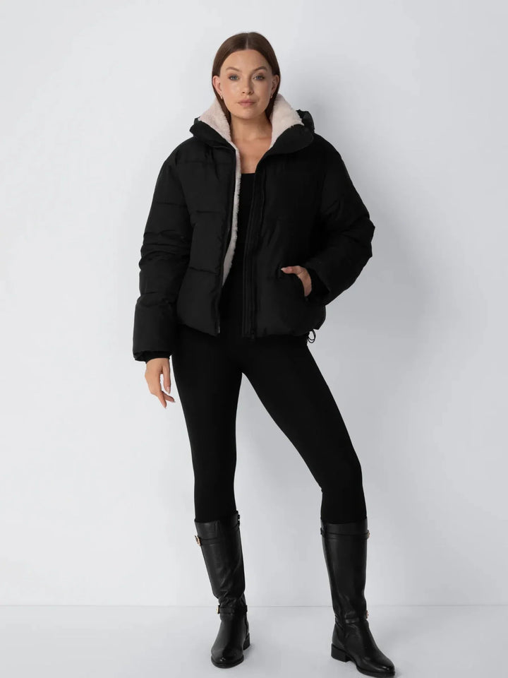 Nele | Damen Kurze Steppjacke mit Abnehmbarer Kapuze 3