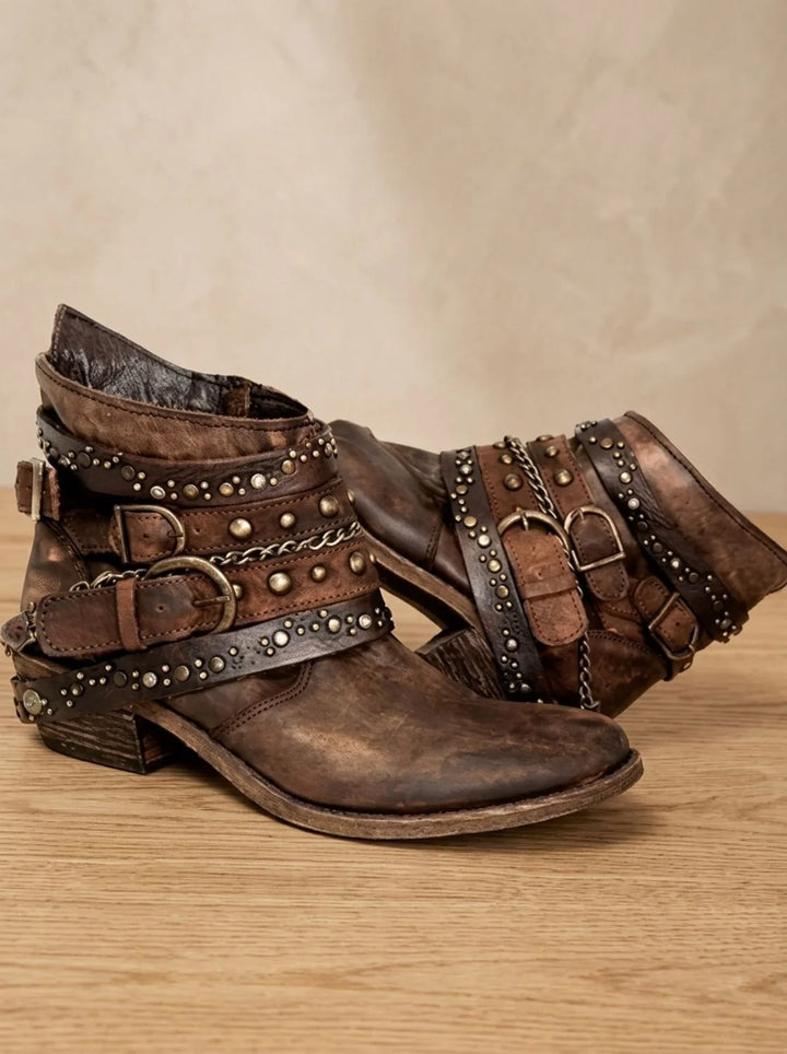 Sophie | Damen Vintage Western Stiefeletten mit Schnallenriemen Nieten Ketten 0
