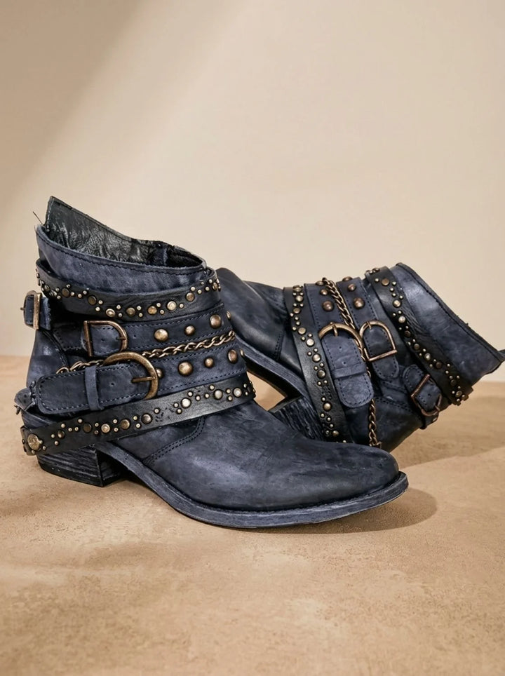 Sophie | Damen Vintage Western Stiefeletten mit Schnallenriemen Nieten Ketten 3